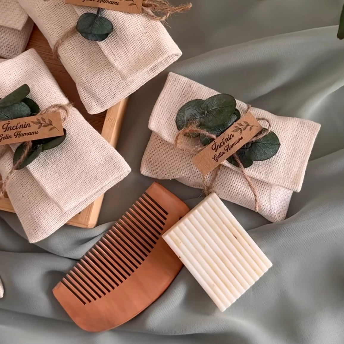 Coffret pochon + brosse en bois + savon